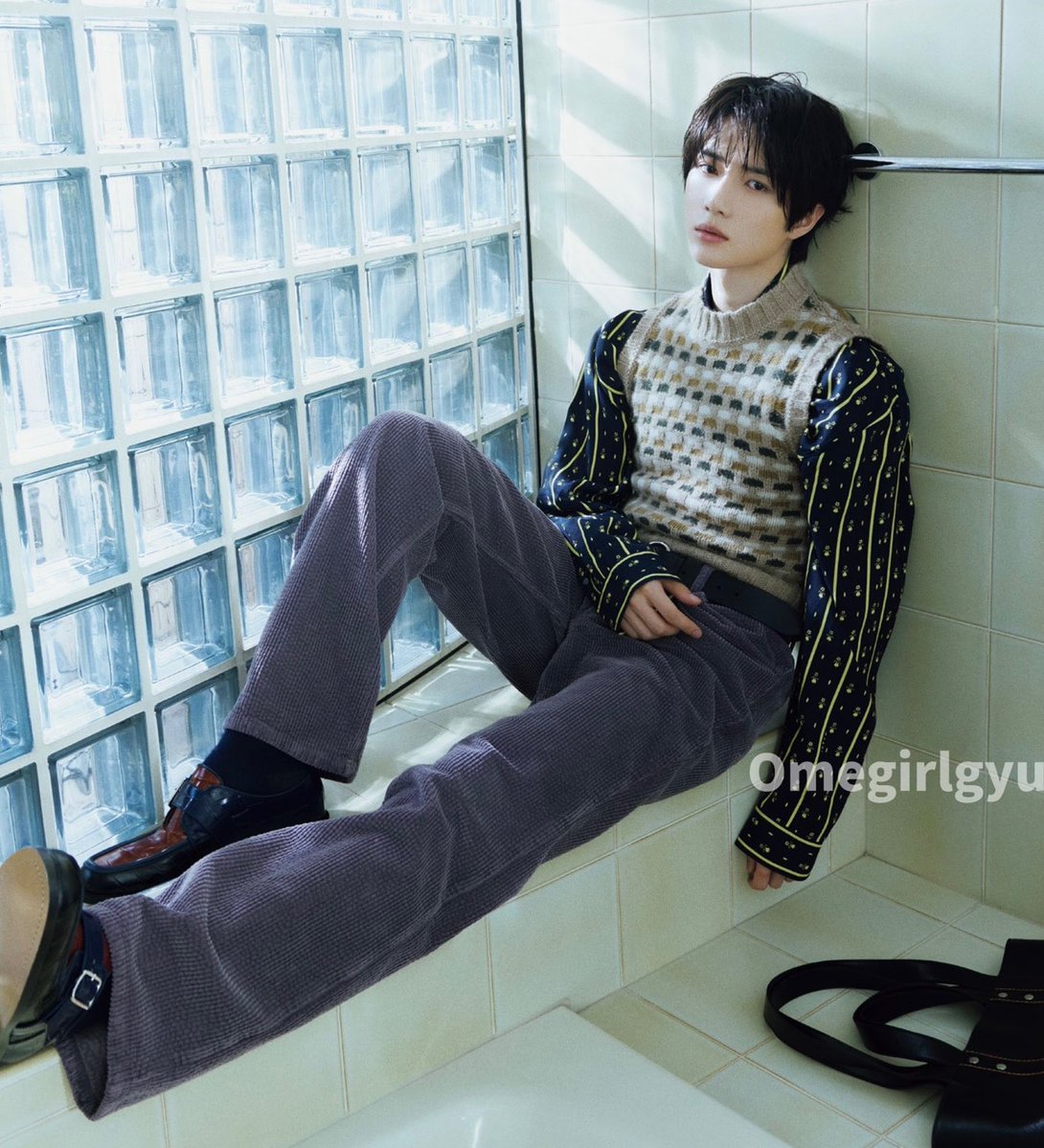 cbgcentric's tweet photo. beomgyu’s body proportions are just insane https://t.co/JwRt3aCf5f