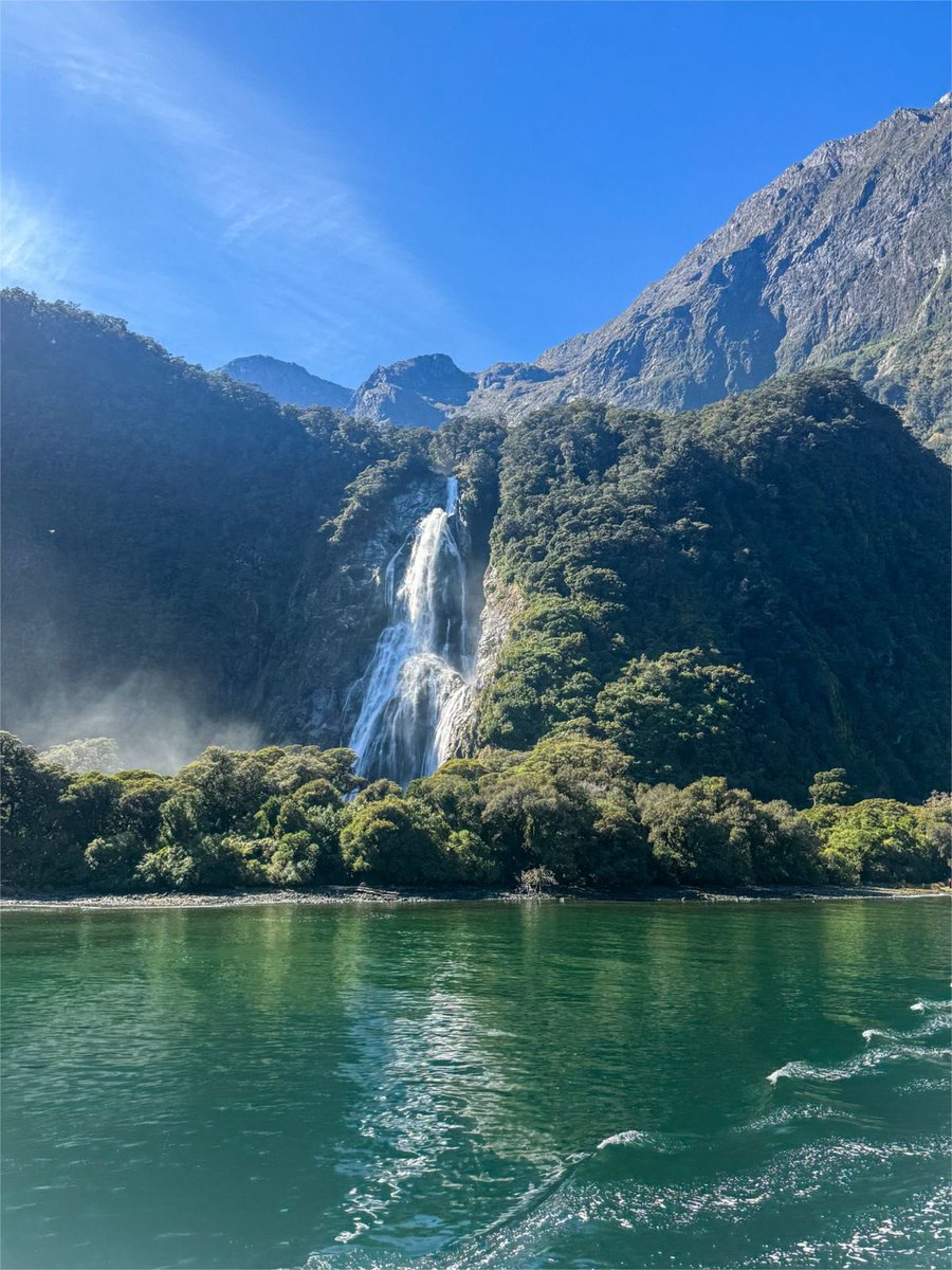 reminiscinbby's tweet photo. New Zealand https://t.co/CIqzOLYCgL