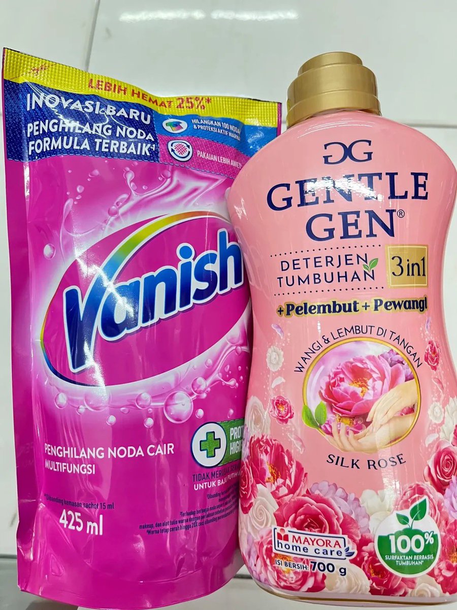 vionaaluna's tweet photo. EMANG BENER YA, jangan pernah ngeremehin rekomendasi warga. 😭 Gara-gara keracunan laundry hack kemarin, noda pakaian yang udah seminggu langsung ilang tak berbekas! Mana wanginya nempel terus dan baju kusam jadi keliatan baru lagi. Plis, kalian harus coba sekarang! ✨￼ https://t.co/Ui1AzOVR0c