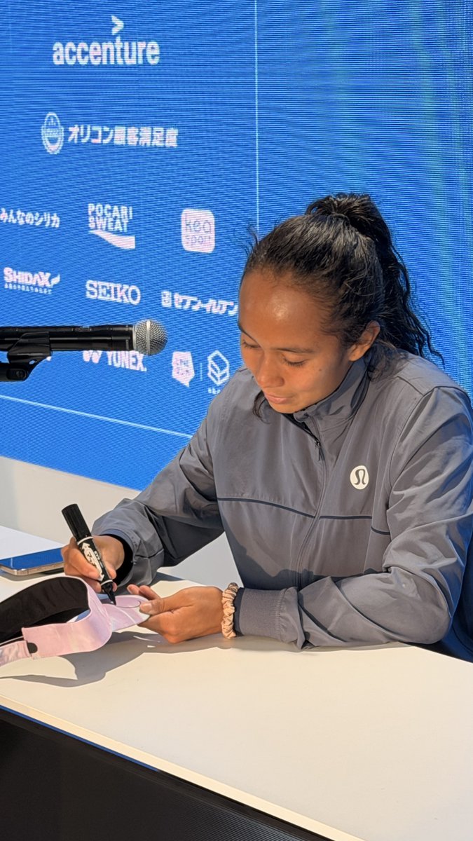 torayppo's tweet photo. ＼選手サイン会✍️／

🎾「東レ パン パシフィック オープンテニス2026」

レイラ・フェルナンデス選手のサイン会の様子をお届け✨

たくさんの方にお集まりいただき、温かな交流のひとときとなりました。

ご参加いただいた皆さま、ありがとうございました！
引き続き、フェルナンデス選手を応援しましょう♪

👇サイン会の参加方法や注意事項はこちら
https://t.co/XmcbjdmGcB

#LeylahFernandez 
#東レPPOテニス #torayppo #テニス 
#WTA #ThisIsOurStage