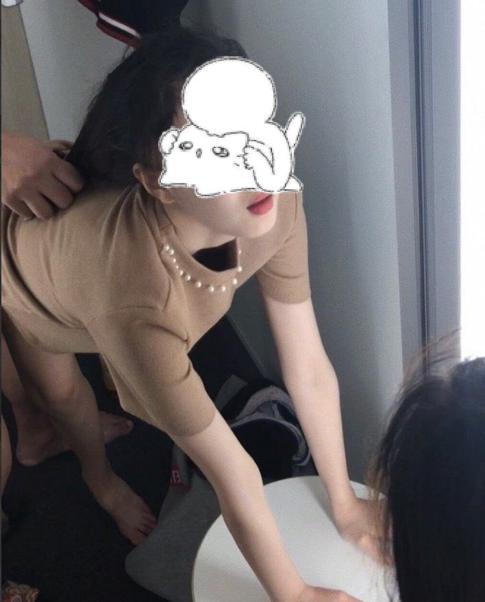 Gerriete's tweet photo. 都说老夫少妻最怕男的体力跟不上，我怎么觉得被骗了？昨晚我求饶了三次他都不肯停，今天连下床腿都是软的。老田是不是背着我偷偷吃了什么补品？ https://t.co/14JXUhBkTj