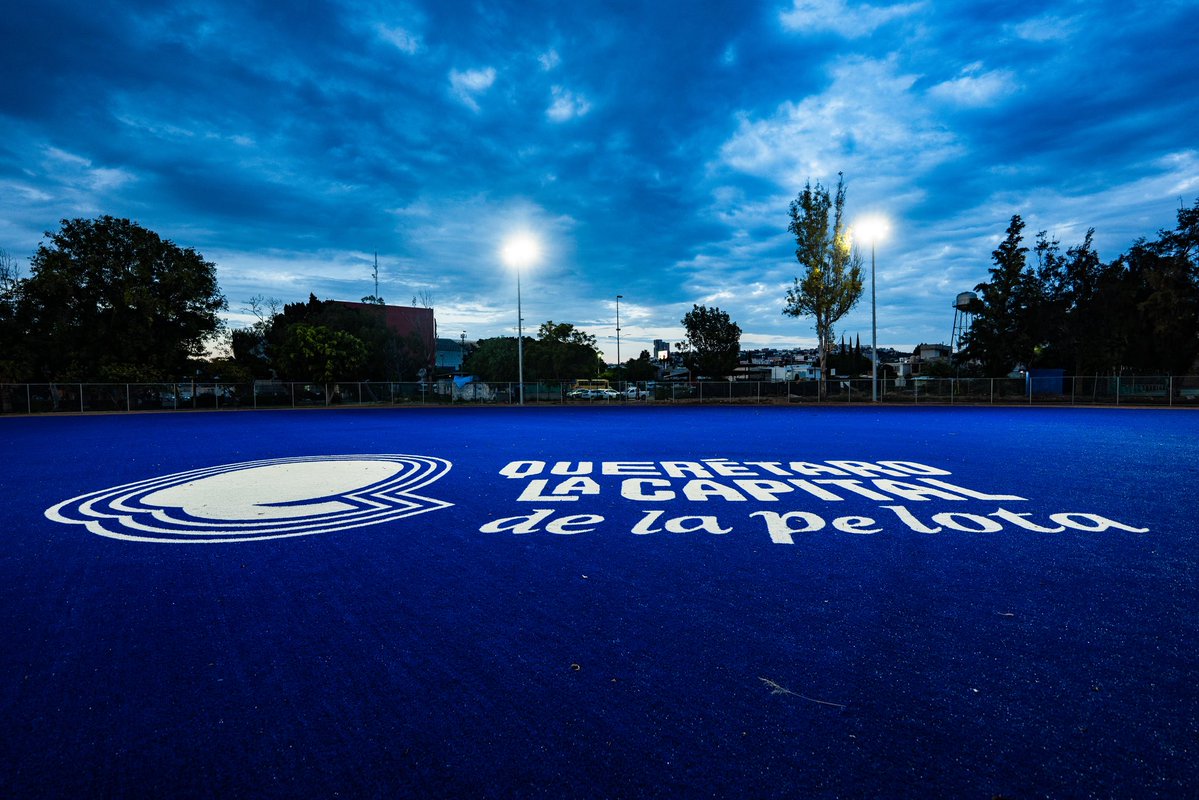 FeliFerMacias's tweet photo. ¡La deportiva Josefa ya tiene nuevo campo de béisbol!

Después de tantos años de abandono, hoy recuperamos este espacio con nuevas gradas y salones para el deporte, la cultura y la convivencia.

Esto es el #PlanOrden, rescatar lo que ya no servía y devolverlo a la gente para que lo disfrute.

#QuerétaroConFuturo