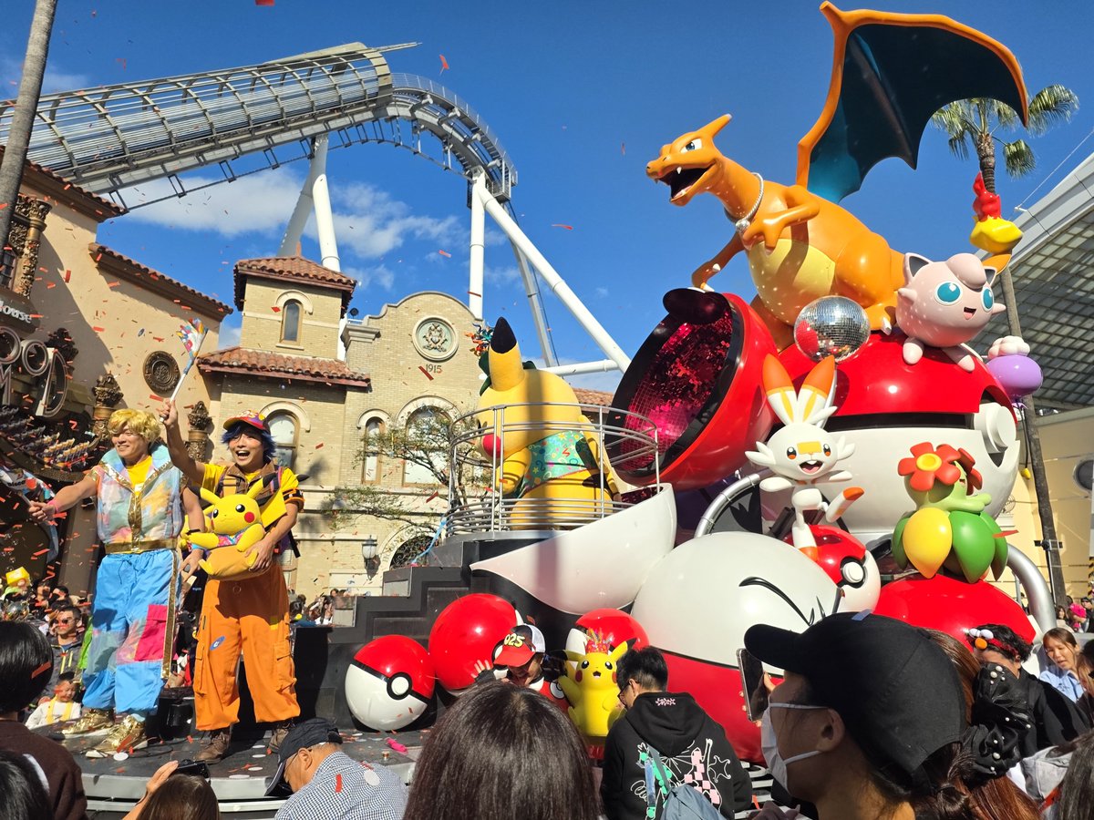 Doogs97x's tweet photo. Pokemon Parade USJ 25th Anniversary 🎉💥🌟‼️ The Show &amp; performance was amazing, lots of attention to details and I loved the song and dance 🩰🎶! I was so close so I had a great view! The confetti hit me 🤣🎉 https://t.co/5mXJdxwAyg