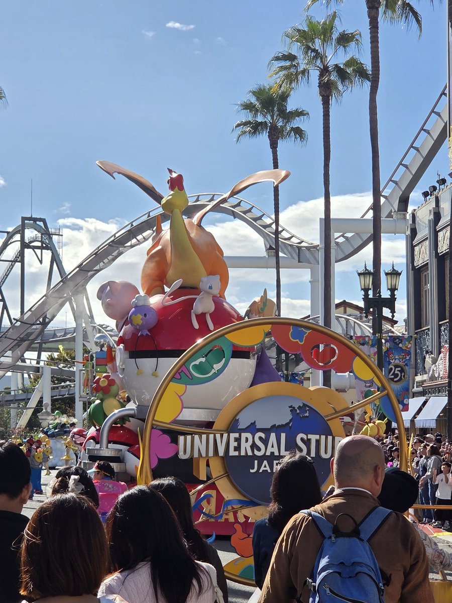 Doogs97x's tweet photo. Pokemon Parade USJ 25th Anniversary 🎉💥🌟‼️ The Show &amp; performance was amazing, lots of attention to details and I loved the song and dance 🩰🎶! I was so close so I had a great view! The confetti hit me 🤣🎉 https://t.co/5mXJdxwAyg
