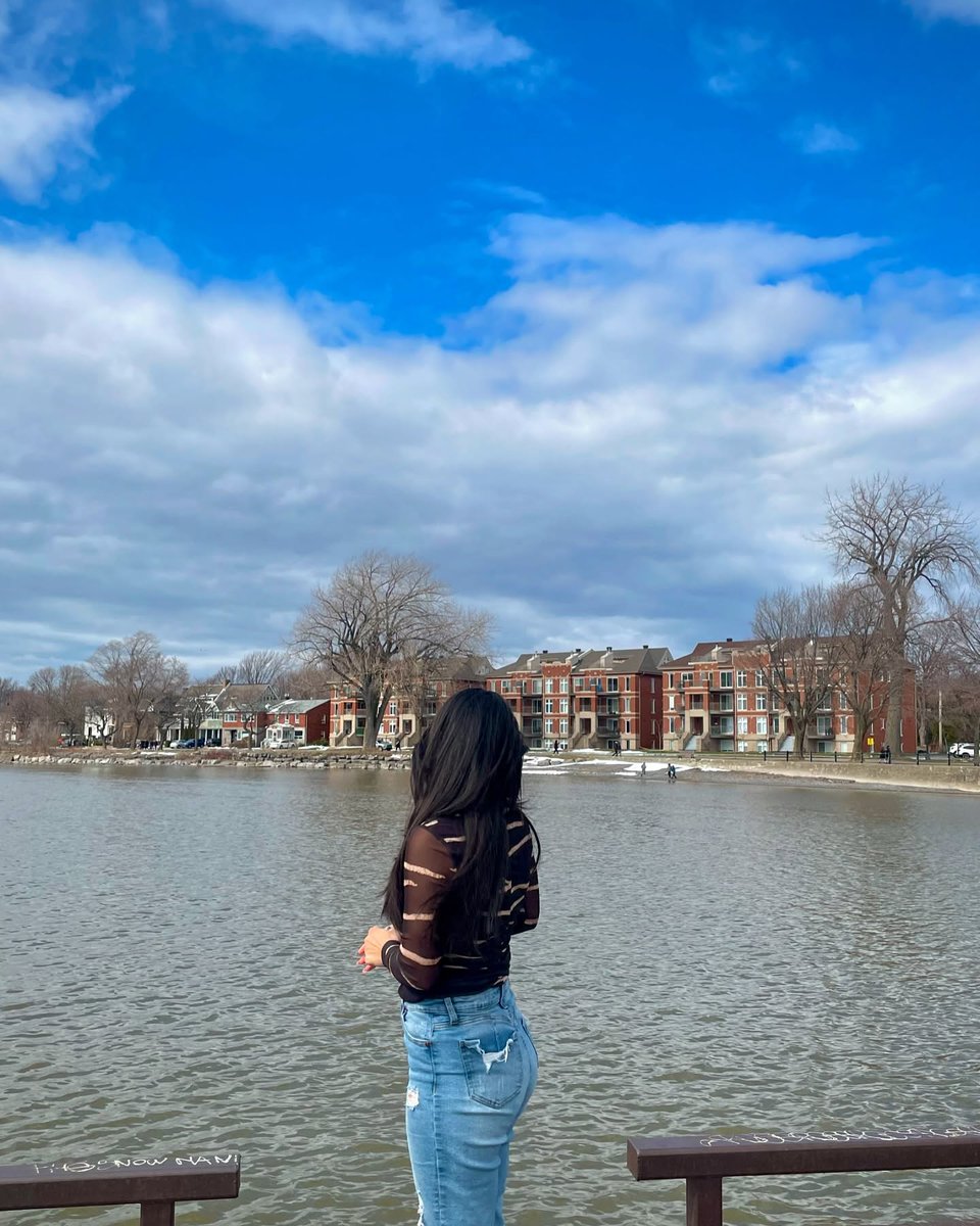 Pooja54213's tweet photo. Lost in the beauty of nature, finding peace in every little moment. 🌿💙✨ https://t.co/zwYxV1hug9