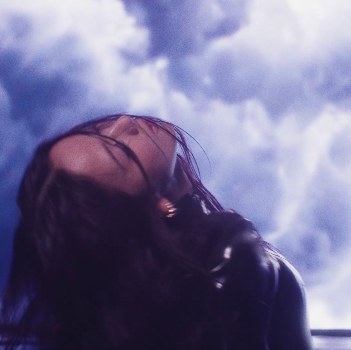 GODTIERJISOO's tweet photo. im having inappropriate thoughts https://t.co/AQFqr6sMnG