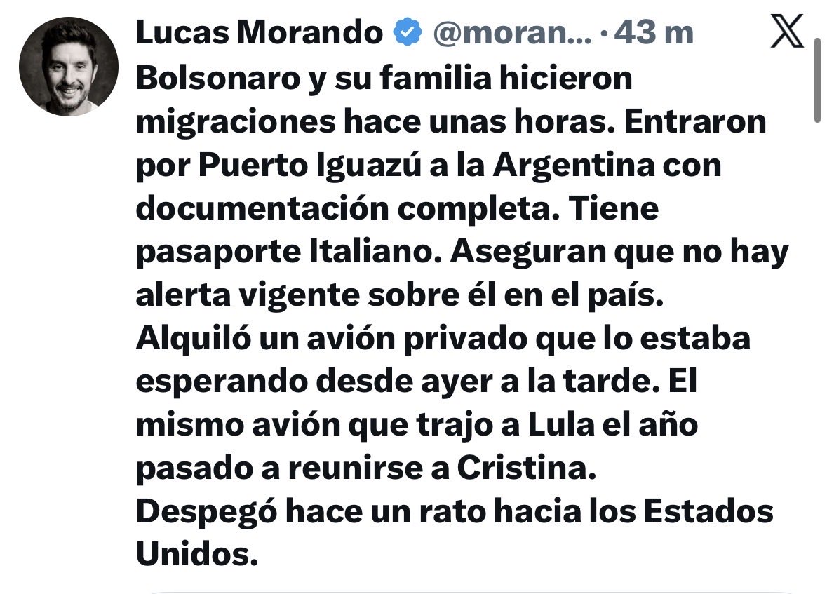 Joelpsis's tweet photo. Ya salió el vocero chupa pija del gobierno a dar la versión oficial de los golpistas. 

Ni siquiera lo dice en potencial. El afirman “entraron con documentación completa”.

Mamita, “periodismo” le dicen a esta porquería. https://t.co/La6d9cC8zr