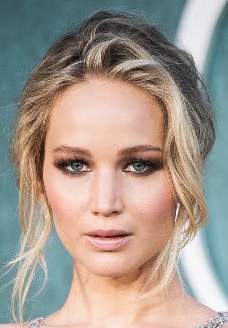 OliLondonTV's tweet photo. Hollywood actress Jennifer Lawrence appears ‘unrecognizable’ on magazine cover while claiming to have only ever undergone one plastic surgery procedure. 

The ‘Hunger Games’ star has admitted to having a breast augmentation surgery and ‘baby botox’ while saying she wants to get a facelift in future to be a “sexy mom.” 

“I want to be a sexy mom. At drop-off, I want to look like a woman that has her s**t together even when I’ve just woken up and don’t have my s**t together.”

Fans have speculated she has undergone more procedures after they branded her ‘unrecognizable’ during her appearance on the cover of ‘The Cut’ magazine.