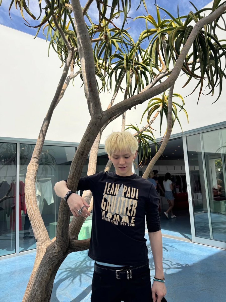 yuohshi's tweet photo. With my plus one https://t.co/j0nFfGVpeq