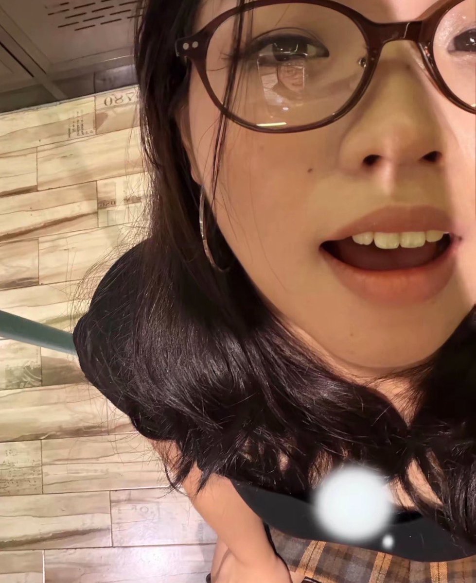 hannah55nu6's tweet photo. 有人想锐评一下我自己18岁的福嘛 🥹 

你们要的第一视角来啦！！！    

赶紧看，我要删了… https://t.co/k7pWyW0RXY