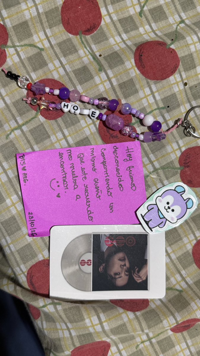 jiminsincachete's tweet photo. No encontró el ig de las chicas que me regalaron freebies :( son todos hermosos pero quería decírselos por privado 
Si alguna de casualidad está por acá se me reporta https://t.co/gzIi3kuCLo