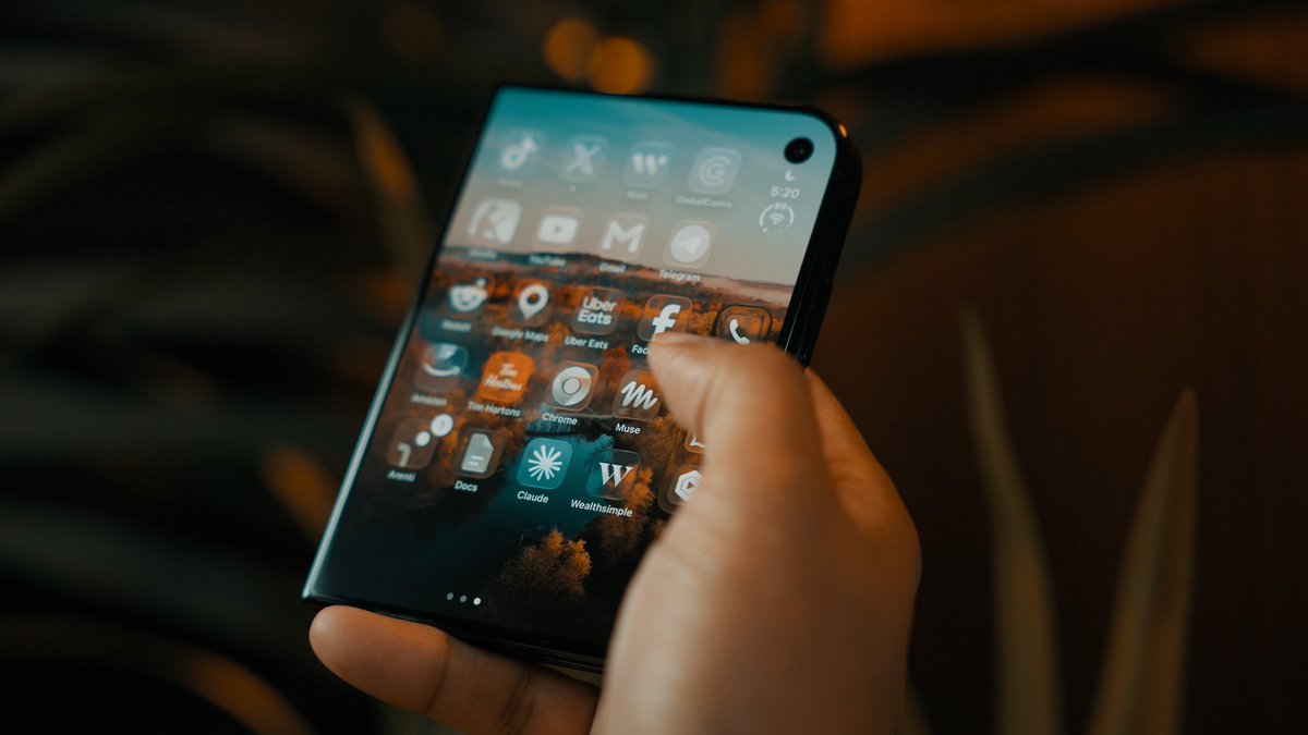 RjeyTech's tweet photo. I’ll never return the iPhone Duo.

The versatility is truly limitless. https://t.co/WCJb1guvOd