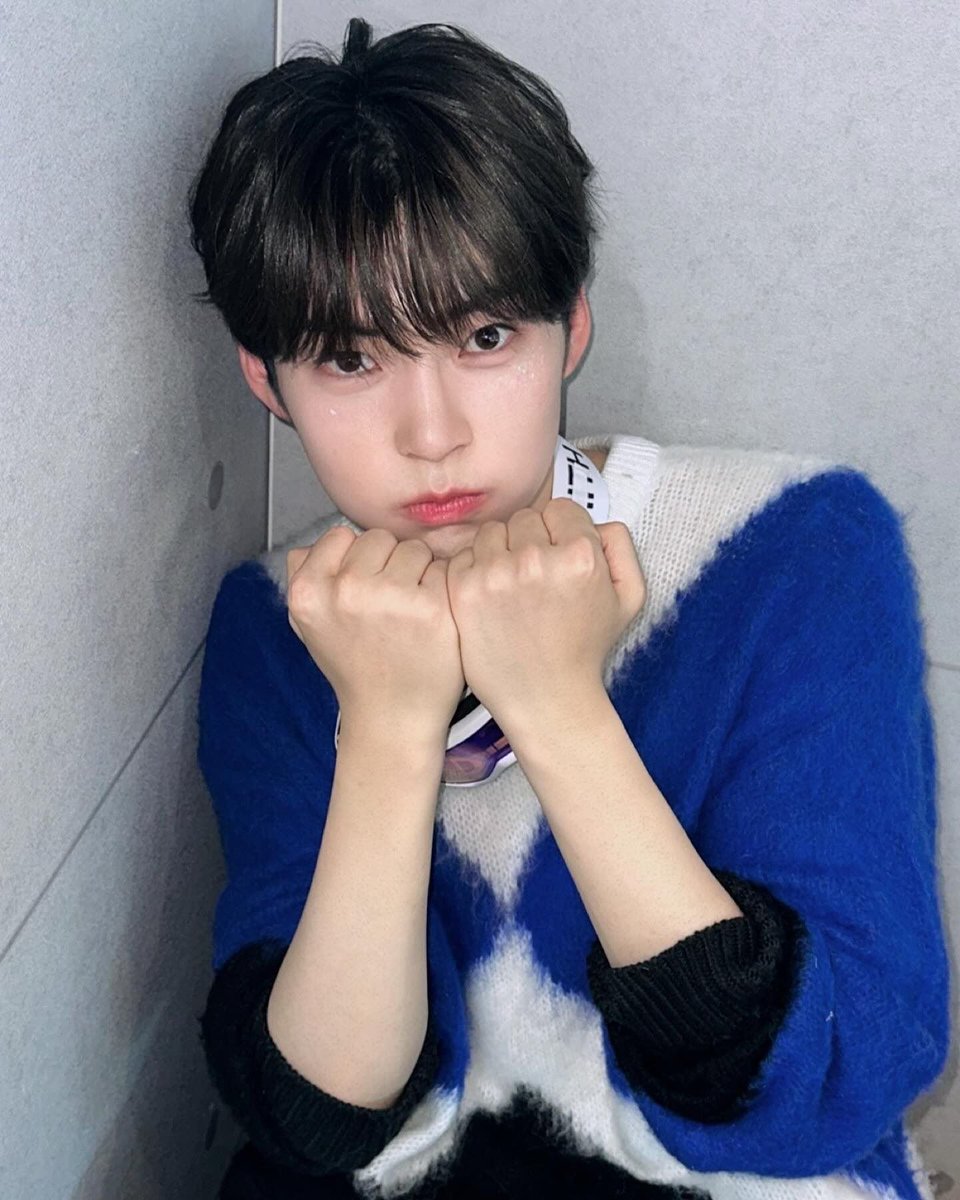 hamnyangkun's tweet photo. 한빈님 본인 데뷔 초의 얼굴을 딱히 좋아하는거 같지 않은데..........(아마도 볼살?때문에?ㅠㅠ) 이때만의 햄냥의 냥보다 햄. 뽀실한 쌉졸귀 얼굴을 종종 그리워하는 나같은 사람도 있다는 걸 알아줬음해💦 https://t.co/ElvOExt1qc