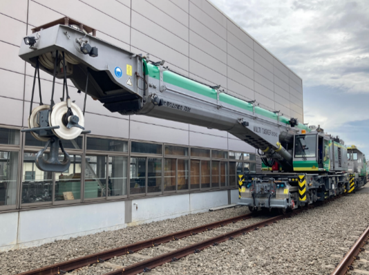 KyotoUmetetsu's tweet photo. ＼いよいよ始まる！鉄道クレーン車(KRC810N)特別展示!／
10月29日(木)より、JR東日本所属車両初の展示となる「鉄道クレーン車(KRC810N)」を特別展示します。関連イベントとして、山科駅改良プロジェクトのPRブースをＪＲ西日本 大阪工事事務所が出展！
また、11月１日(日)限定で、11時と14時の２回、イコちゃんとウメテツのグリーティングを本館１F「車両のしくみ/車両工場」エリアで開催！
特別展示について
https://t.co/wmJbLPtVZa