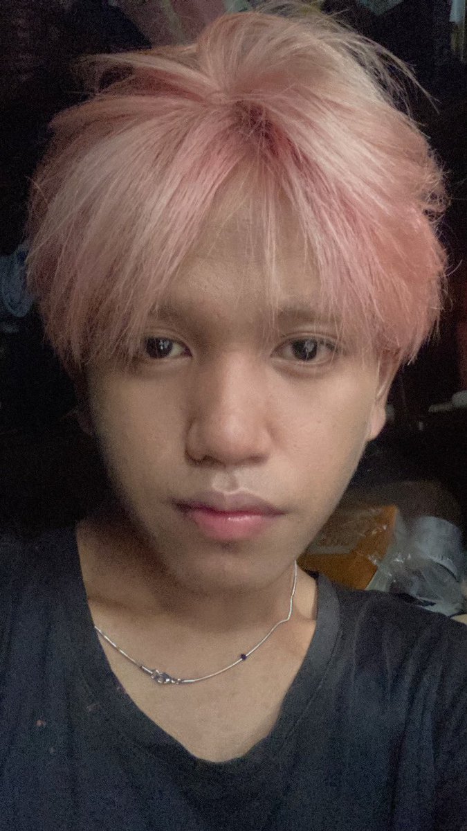 rrkaiiii's tweet photo. hi pink hair https://t.co/oOwDu9JzQK