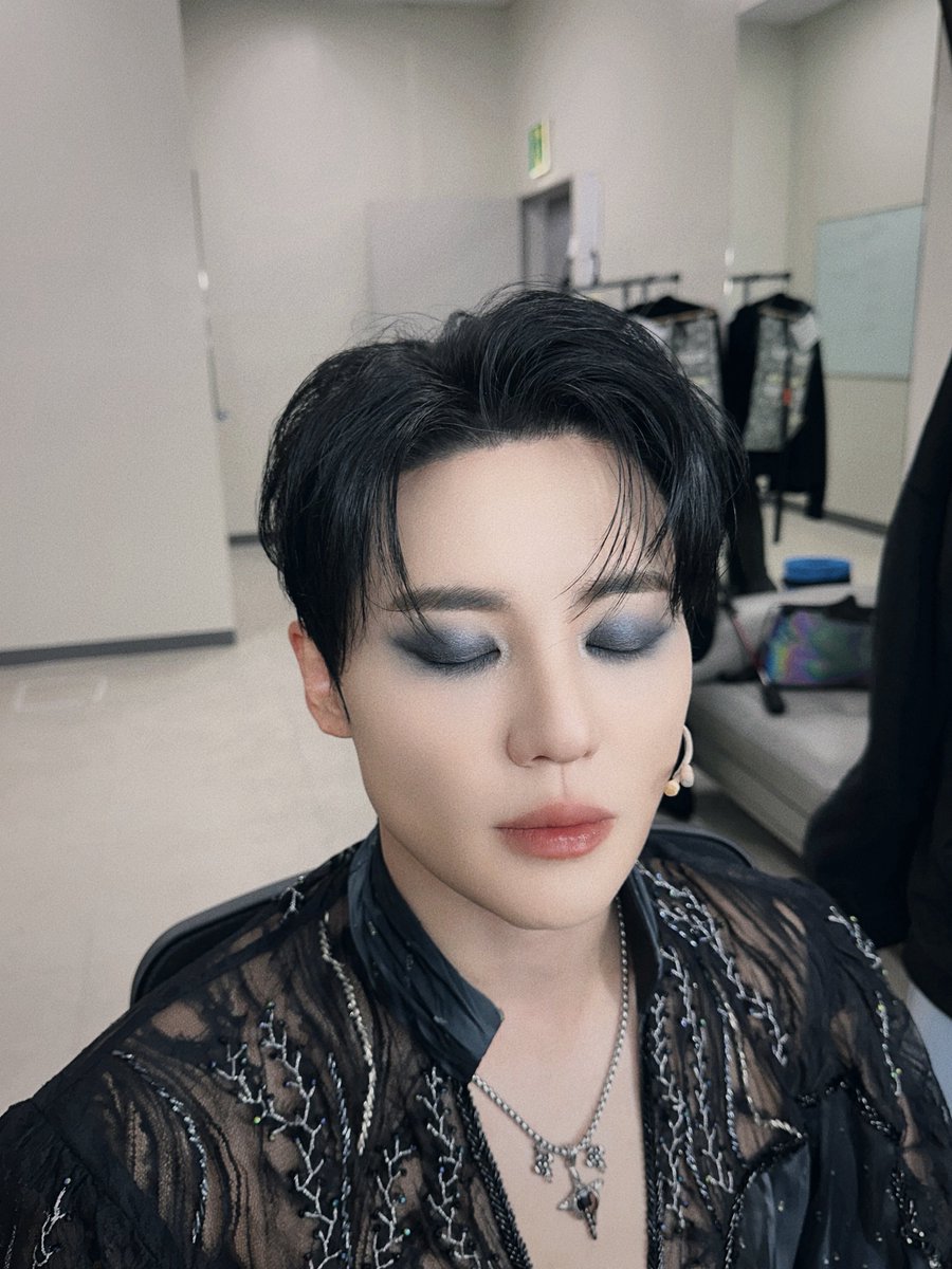 PA_kjs's tweet photo. 미친(p) 샤토드 김준수가 아름다워요🖤🪽 https://t.co/LggiwxTept