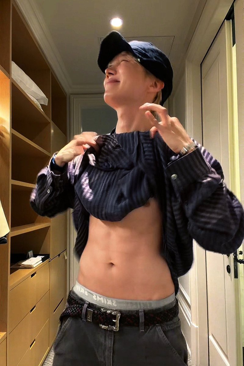btsforeva96's tweet photo. What? And by what i mean OHHH MY FREAKING GODDDDD https://t.co/xYXGFlWbZY