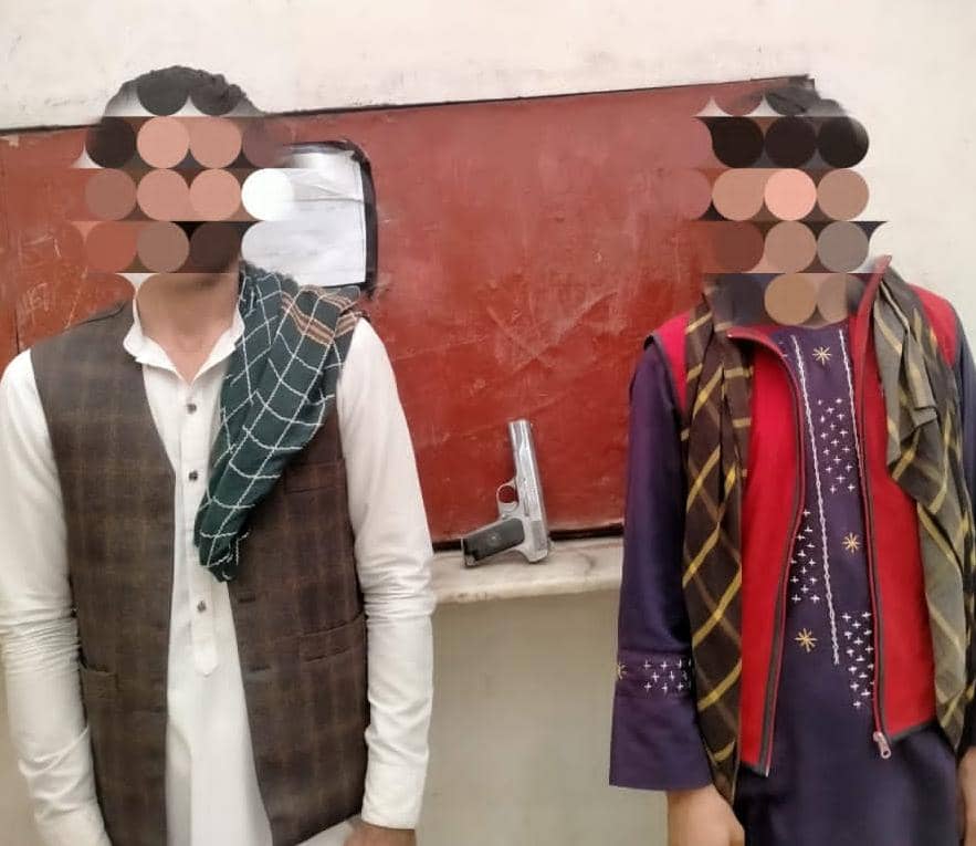 MillatZagh's tweet photo. ۲/۱
په ننګرهار کي ۲ تنه "وسله وال غله" نیول سوي 
د ننګرهار امنیه قومنداني وايي، د دغه ولایت په سره رود ولسوالۍ کي ئې دوه "تنه وسله وال غله" نیولي دي. 
یادي قومندانۍ ویلي، له هغوی سره ئې یوه توپګنچه نیولې ده، چي د هغې په زور ئې له خلکو څخه پیسې او ټلیفونونه اخستل. https://t.co/dhoUhnm42G