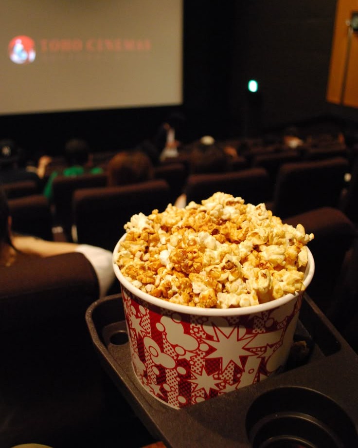 evemaniax's tweet photo. Eveの休日の過ごし方

映画館が好きで以前は週1ペース

1人なら端、友人とは中央寄りの席

友人と“映画会議”をして観る作品を決める

ジャンルを絞らず幅広く鑑賞

ポップコーンは塩＆キャラメル

source：SCHOOL OF LOCK! 2020/7/30 https://t.co/mNxwl7iWVP