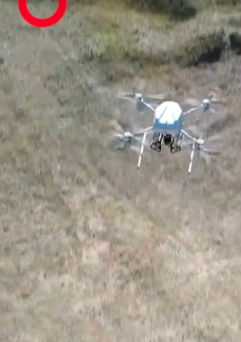 TOTO123AFRICA's tweet photo. 🇲🇱 MALI : NOUVELLE ACQUISITION DE DRONES TURCS

Le Mali aurait conclu un accord avec une entreprise turque pour acquérir le drone Songar. Compact et armé, il est conçu pour protéger les convois militaires et neutraliser des cibles au sol. Il viendrait renforcer la flotte de drones malienne.

L'info à confirmer par les médias Maliens ..