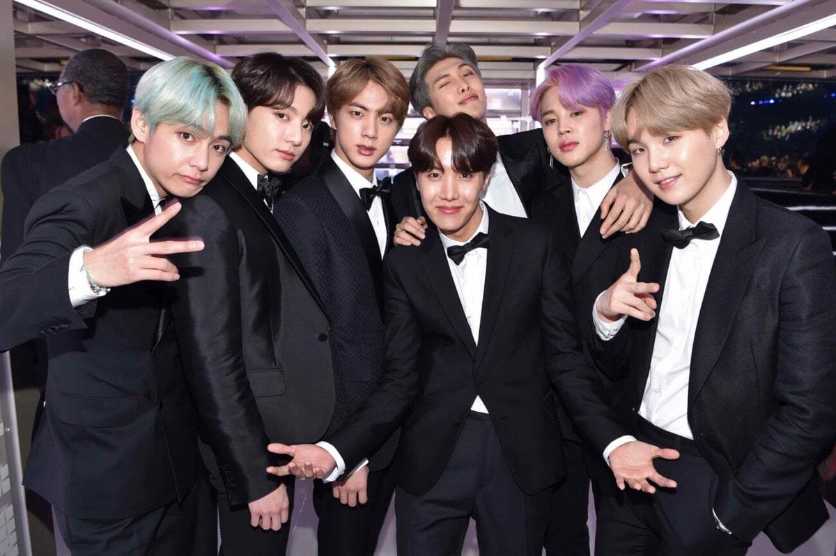 violetlantana's tweet photo. BTS = 7 https://t.co/VCP9KEzNFK
