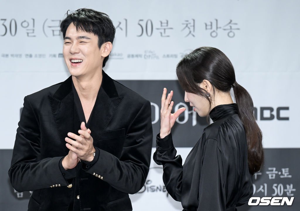 SubStoryTH's tweet photo. งานแถลงข่าว #ThePerfectLie คิดถึงคู่นี้มากกกกกก #ยูยอนซอก #ซอฮยอนจิน ร่วมงานกันอีกครั้งในรอบ 10 ปี หลังจาก Dr. Romantic (2016) 👏🏻👏🏻 https://t.co/YLaIWw7T7L