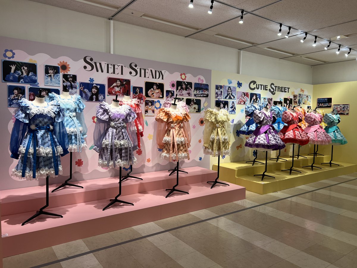 oricon's tweet photo. KAWAII LAB.着用の衣装、152着ずらり
衣装展が兵庫・大丸神戸店で開催💕
https://t.co/z77Rd33j1P
⠀
FRUITS ZIPPER、CANDY TUNEら実際に着用
デザイン画やメンバーの直筆メッセージ、私服姿の写真なども https://t.co/1ySEyuR4iV