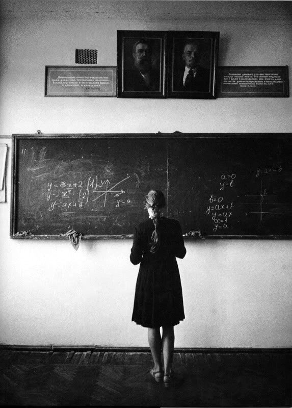 april_0034's tweet photo. Eve Arnold
 Schoolgirl in Kuban, 1965. https://t.co/gXxVHihFNY