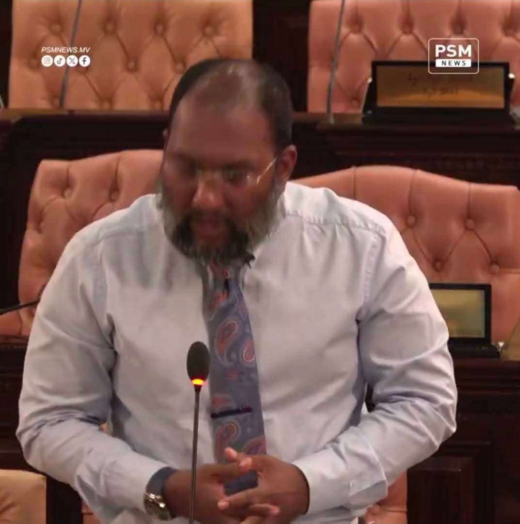 iburahimali's tweet photo. ރާއްޖޭން ބިން މިލްކު ކުރެވޭ ގޮތްވެސް ހަދަން ތިއުޅެނީ ޝޭހު ގެނައި ވެރިކަމުން.

ލާދީނީ އަދި ޔަހޫދީ ގާނޫނު ހަދަނީވެސް ޝޭހު ގެނައި ސަރުކާރުން، ޝޭހުން އެބަޔަކަށް ތާއީދުކުރި މަޖިލީހަށް ހޮވި މެންބަރުން.
وَمَا تَوْفِيقِىٓ إِلَّا بِٱللَّهِ ۚ عَلَيْهِ تَوَكَّلْتُ وَإِلَيْهِ أُنِيبُ https://t.co/787bhpfT0m