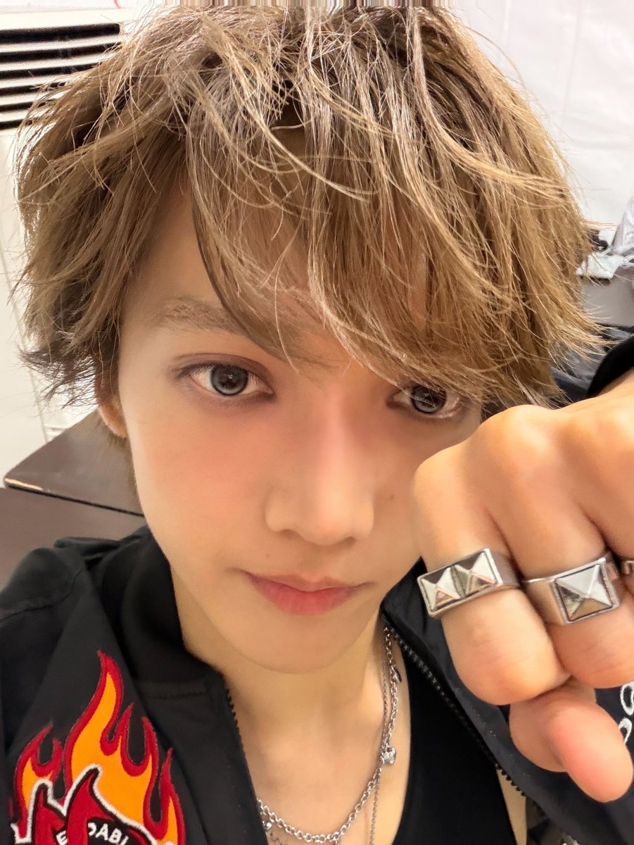 bmsg_trainee's tweet photo. ⸜ ✉️ #LETTER_FROM_TAICHI ✨ ⸝

BMSG FES ’26のサブステージで、3日間にわたりBMSG TRAINEE 24人でパフォーマンスをさせていただきました！

連日の暑さの中、本当に多くの方がトレーニーに興味を持って観に来てくださりとても嬉しいです🥹ありがとうございました！！

3日間ともセットリストの構成が違いましたが、いかがでしたでしょうか！

今回So Strawberryは日替わりでメンバーを変えていましたが、準備の段階からそれぞれのチームに色があって、僕たち自身もパフォーマンスするのが最高に楽しくて、皆さんの前で出来る日がすごく楽しみでした🍓✨

またこれまでと違う規模でBMSG FESのサブステージでやらせていただける有り難みを感じながら、遠くまで、より多くの人の心に届ける意識でやり切れた3日間でした💪🏻🔥
そして何より皆さんの熱い声援を通して、たくさんの愛を感じられた幸せな3日間でした✨

個人的にはFESの裏側でEIKIくんとバスケで1on1したり、RANくんとお話しして、想いを直接伝えることが出来たのもすごく嬉しかったです🥹

先輩方のステージは、パフォーマンスはもちろん、言葉全てに重みと愛が溢れていて、約5時間の間モニター越しでも伝わる気迫にひたすら圧倒されていました😭✨

まだまだ語りたいことはありますが、3日間でたくさんの方に今のトレーニーを観ていただけて、知っていただけたことが何よりも嬉しかったです！

本当にありがとうございました！！

感想などもたくさん聞けたら励みになります❤️‍🔥

#RAN #MAZZEL @mazzel_official 
#TAICHI #BMSGTRAINEE