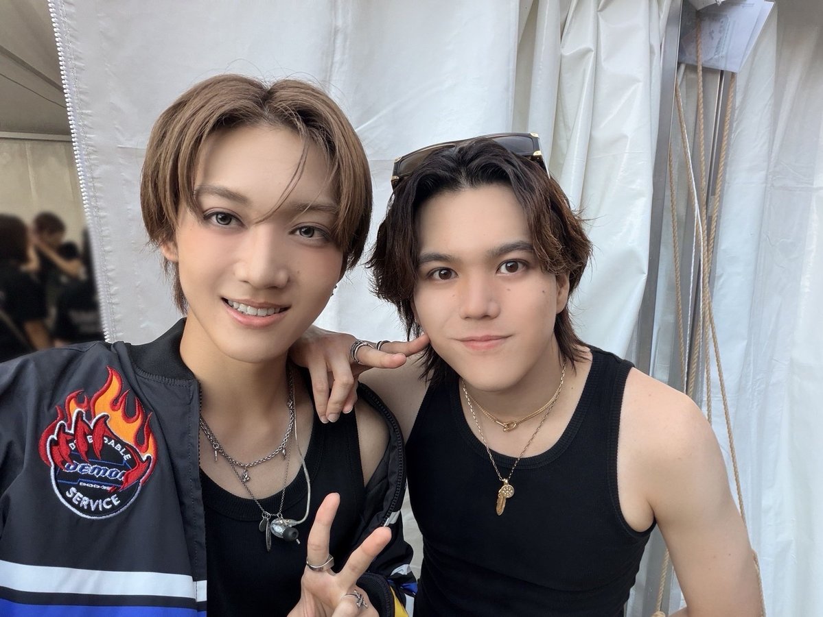bmsg_trainee's tweet photo. ⸜ ✉️ #LETTER_FROM_TAICHI ✨ ⸝

BMSG FES ’26のサブステージで、3日間にわたりBMSG TRAINEE 24人でパフォーマンスをさせていただきました！

連日の暑さの中、本当に多くの方がトレーニーに興味を持って観に来てくださりとても嬉しいです🥹ありがとうございました！！

3日間ともセットリストの構成が違いましたが、いかがでしたでしょうか！

今回So Strawberryは日替わりでメンバーを変えていましたが、準備の段階からそれぞれのチームに色があって、僕たち自身もパフォーマンスするのが最高に楽しくて、皆さんの前で出来る日がすごく楽しみでした🍓✨

またこれまでと違う規模でBMSG FESのサブステージでやらせていただける有り難みを感じながら、遠くまで、より多くの人の心に届ける意識でやり切れた3日間でした💪🏻🔥
そして何より皆さんの熱い声援を通して、たくさんの愛を感じられた幸せな3日間でした✨

個人的にはFESの裏側でEIKIくんとバスケで1on1したり、RANくんとお話しして、想いを直接伝えることが出来たのもすごく嬉しかったです🥹

先輩方のステージは、パフォーマンスはもちろん、言葉全てに重みと愛が溢れていて、約5時間の間モニター越しでも伝わる気迫にひたすら圧倒されていました😭✨

まだまだ語りたいことはありますが、3日間でたくさんの方に今のトレーニーを観ていただけて、知っていただけたことが何よりも嬉しかったです！

本当にありがとうございました！！

感想などもたくさん聞けたら励みになります❤️‍🔥

#RAN #MAZZEL @mazzel_official 
#TAICHI #BMSGTRAINEE