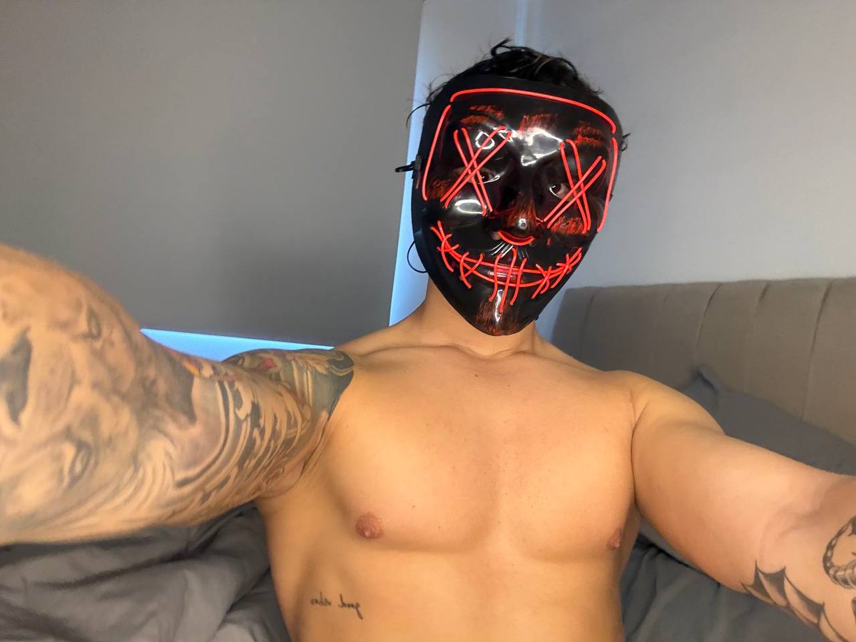 axelhotty's tweet photo. maybe a naughty ghost? 😈 https://t.co/KDPQny1Z8Z