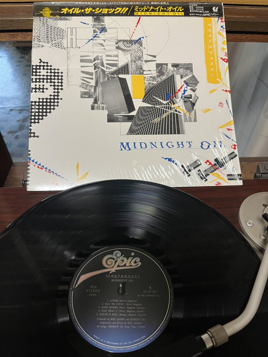 danboard145's tweet photo. 今日のクリーニングからの1枚は
オーストラリア🇦🇺のロックバンド、ミッドナイト•オイルが1982年に発表した4枚目のアルバム『10, 9, 8, 7, 6, 5, 4, 3, 2, 1』
楽曲は政治色、メッセージ性が強い
スキンヘッド大男ボーカルのピーター•ギャレットは、環境活動家で後にオーストラリアの環境大臣を務めた https://t.co/L66Eq2JuPr