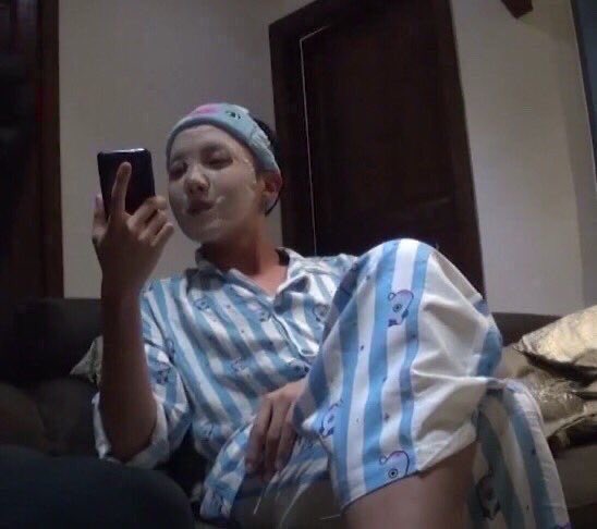 annakobain7's tweet photo. Para las que no pueden dormir cuéntenme 
Tiene novio ,novia o novie? Son Armys? O escuchan a los pibes? 
Yo tengo a mi novio que Arirang le encantó y él me regaló mi entrada 😭 ( el no fue no se ataquen ) https://t.co/1xxQMd5RY4