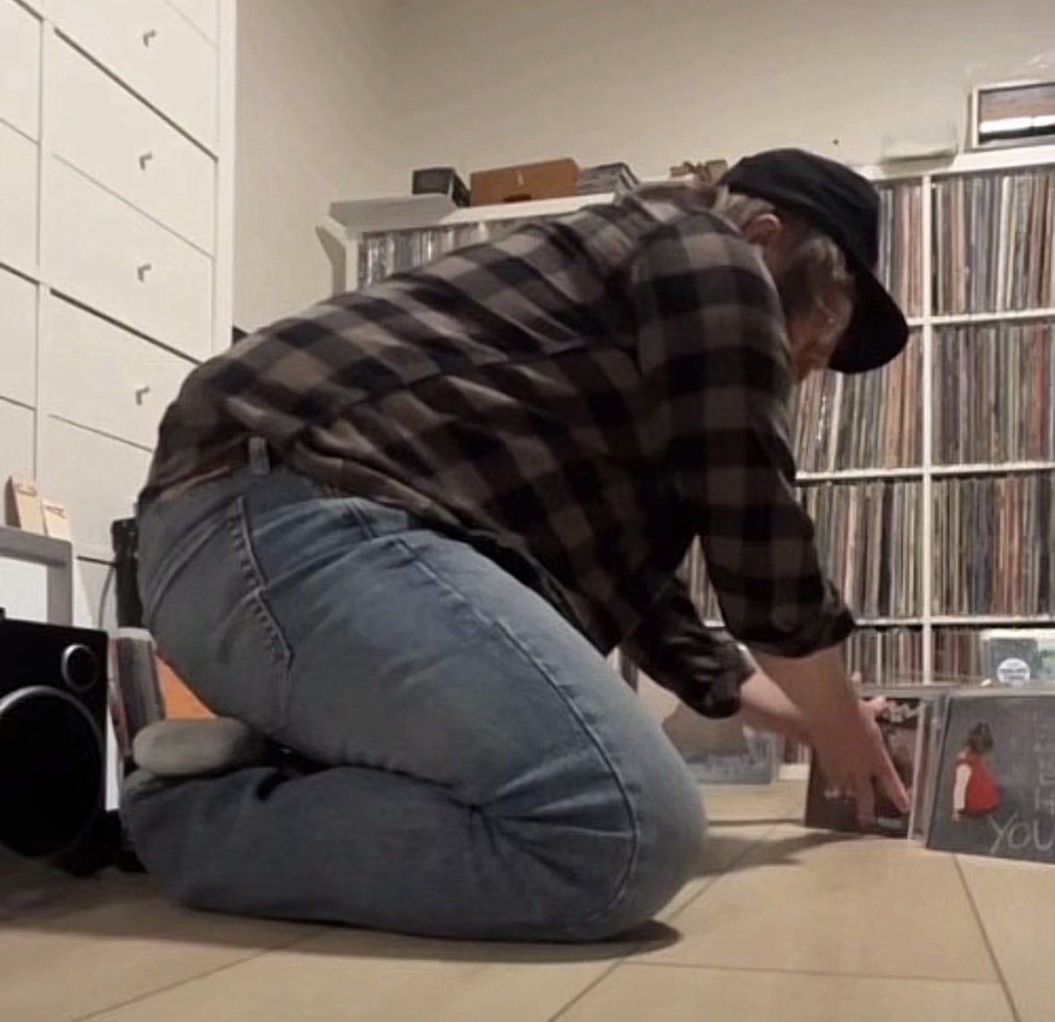 Evastator7's tweet photo. starting a collection of photos of patrick kneeling for... research purposes 👀 https://t.co/qQTmJYYQRT