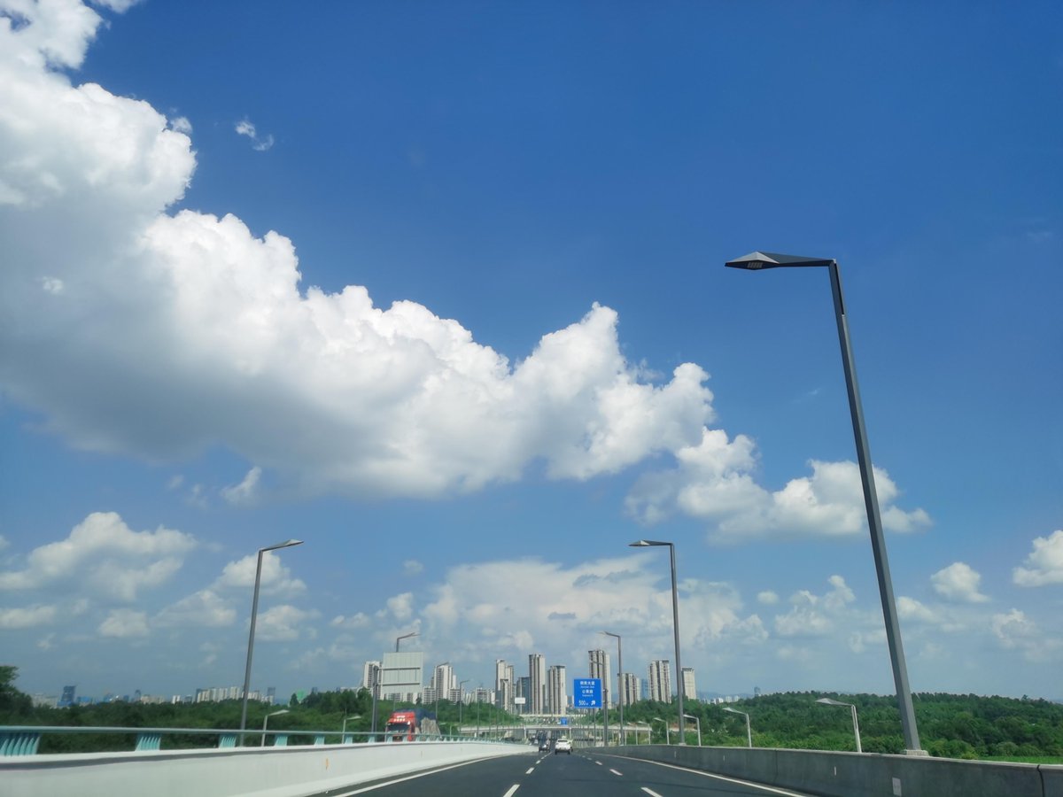 8awch's tweet photo. [牟時月さんの季節の空、特別に綺麗だね] https://t.co/3F6rdVh0iX