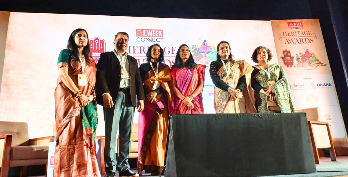 TexMinIndia's tweet photo. At the Heritage Award Conclave by @TheWeekLive at PMML, Ministry of Textiles & NJB pitched for globalizing Indian artisanal crafts.

Key Highlights:
✨ Inaugurated by Hon'ble Minister of Culture & Tourism, Shri @gssjodhpur
📈 JS, Textiles,Ms. Padmini Singla stated India's target of $10B handloom & handicraft exports by 2030-31.
🛡️ Focus on building consumer trust globally via the 'Handloom Mark' and 'India Handmade'' to guarantee authentic craftsmanship.
🌍 Taking local artisans to global stages through Export Promotion Councils & Fibres' Boards.
"Our purpose is to see that Indian crafts don't just remain heritage, but become premium, global, aspirational products." — Ms. Padmini Singla, JS.
Co-panelist Shri Kishan Singh (JD, NJB) stressed leveraging India's rich fibre legacy.
@JuteBoard 
#BharatTex #HandloomMark #MakeInIndia #IndianHandlooms 🇮🇳