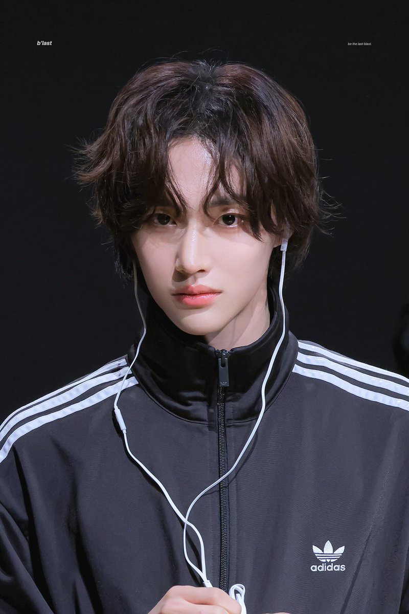 my_wonbin_'s tweet photo. 아디다스 원빈 진짜 귀하다…… https://t.co/h9ewEmAQOk