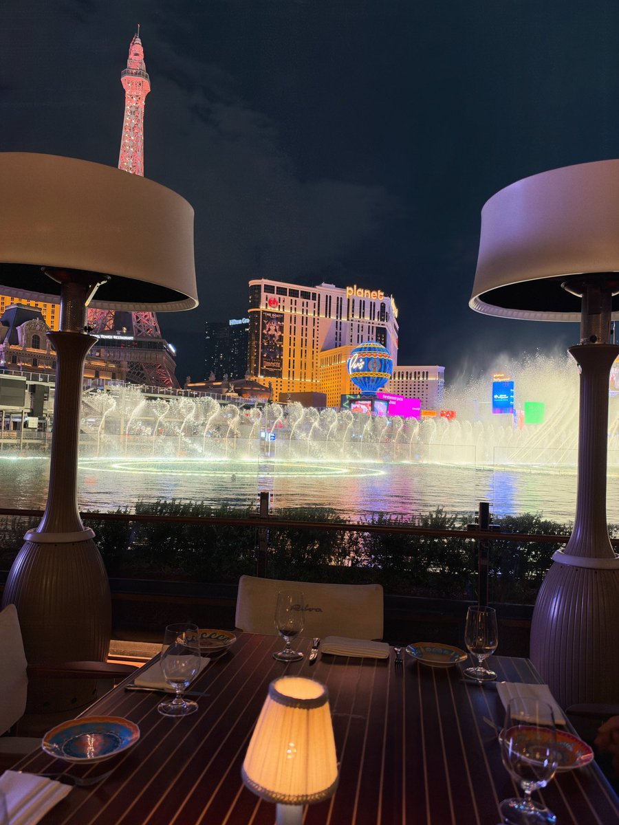 CarolineZalog's tweet photo. #lasvegas #carbone https://t.co/jYzd2BGebD