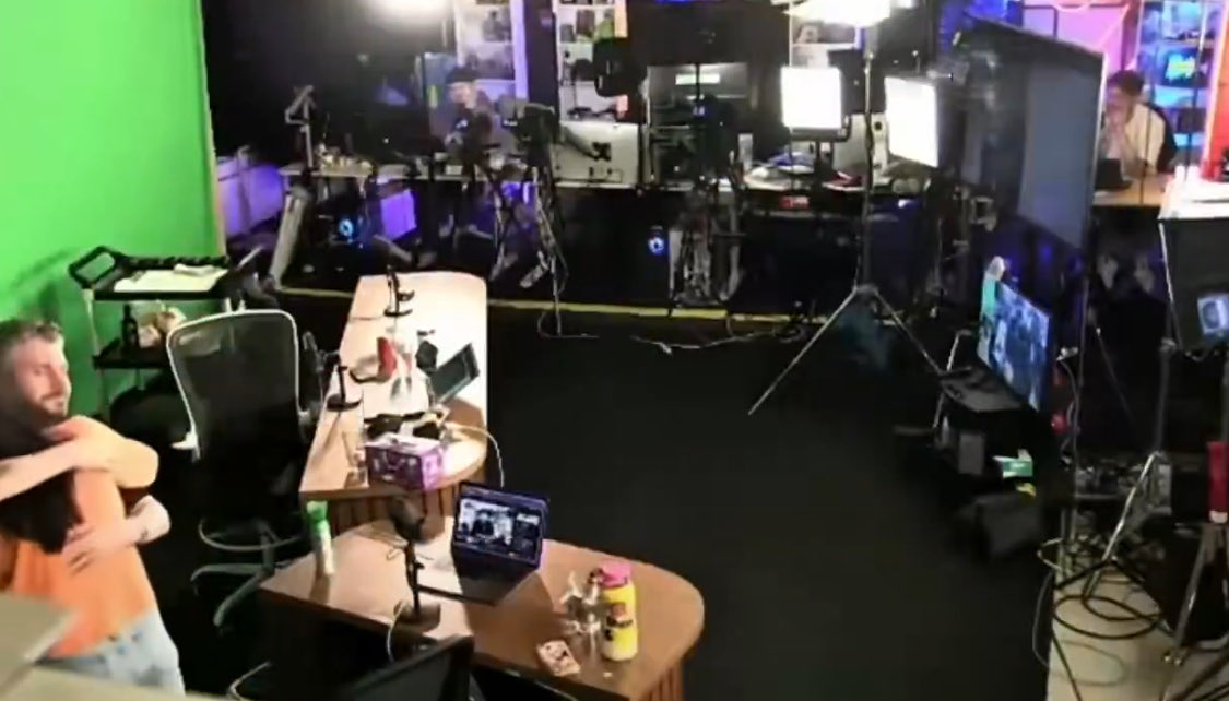 OliverStacksMD's tweet photo. @PoorlyAgedStuff Jesus Christ what the hell is this set up https://t.co/hCSgzr8mEF