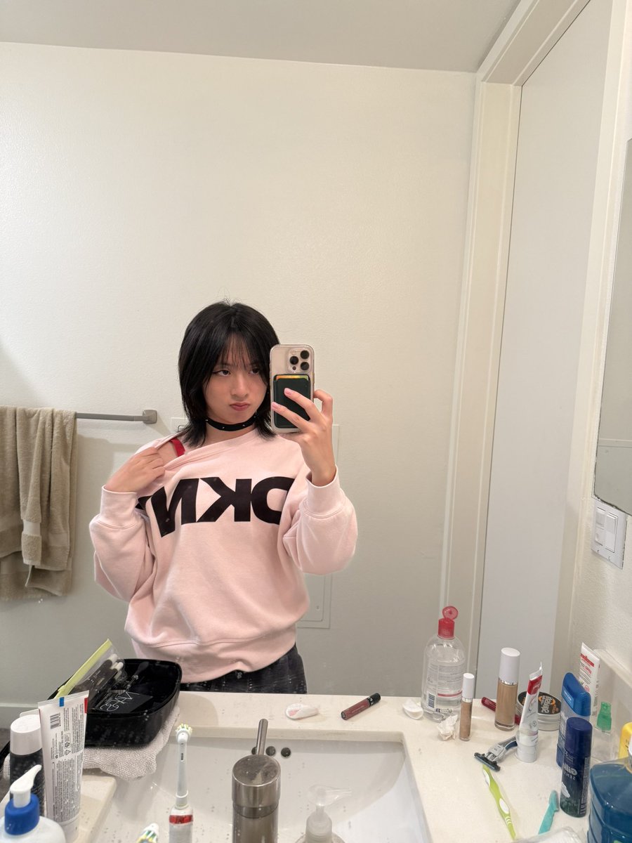 mechemoding's tweet photo. he took estrogen for 5 months.  this is what happened to her body https://t.co/KPO6TVdQTp