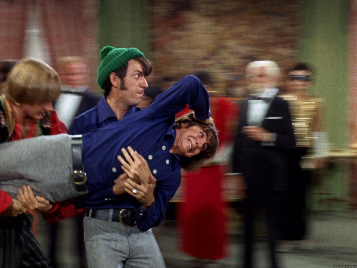 itstwue_itstwue's tweet photo. The Monkees when it comes to using anything but each other as battering rams https://t.co/v9rJ6ebN6V