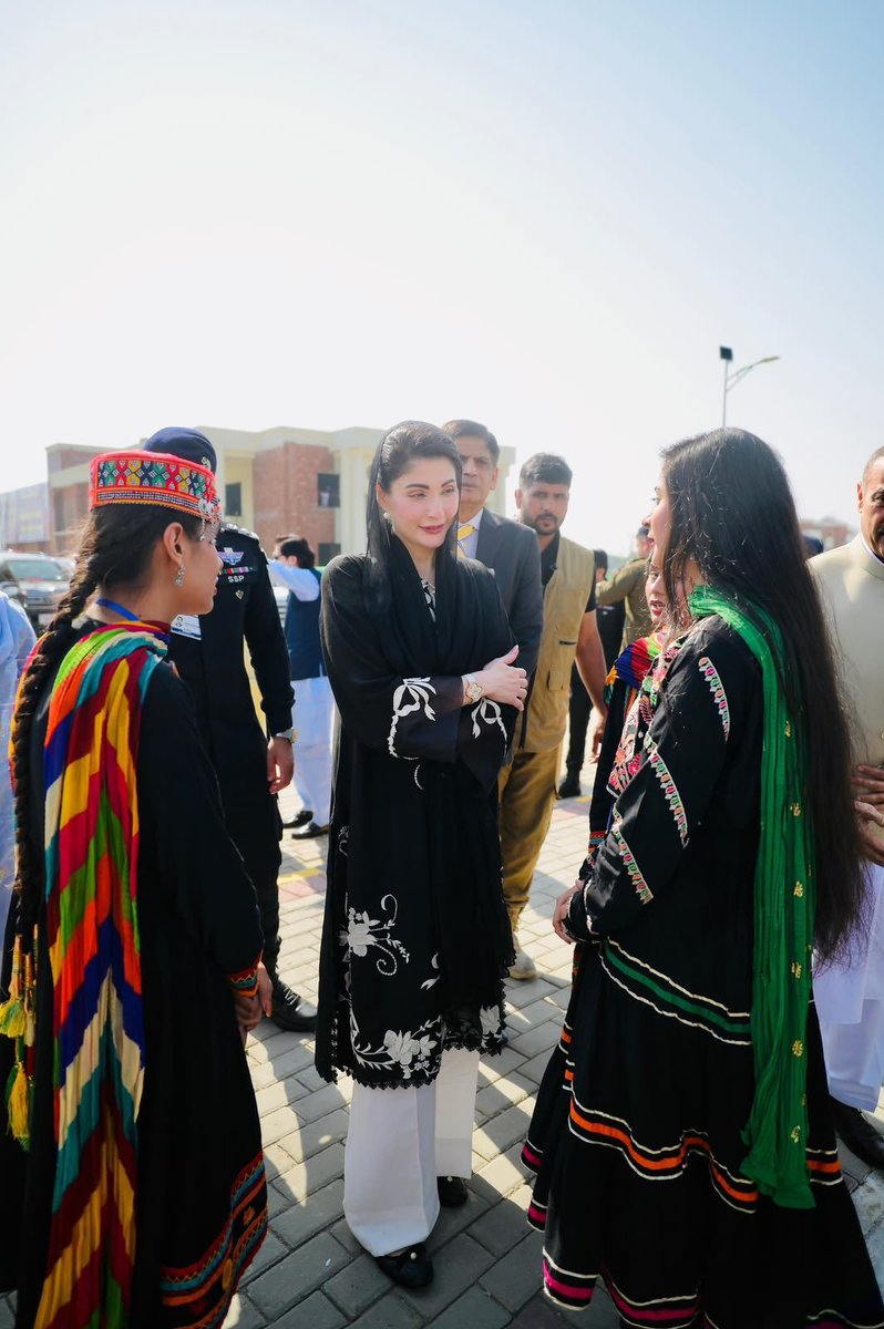mdon80032's tweet photo. وزیر اعلیٰ مریم نواز شریف منڈی بہاؤالدین میں جامعہ رسول پہنچیں اور جامعہ رسول اور رسول میڈیکل کالج کا افتتاح کیا۔🤍🖤
@MaryamNSharif https://t.co/L4vUA49jgk