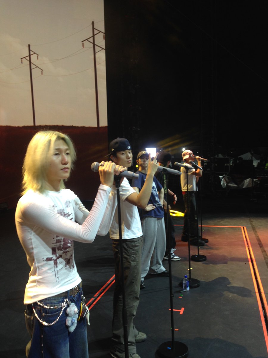 P1H_members's tweet photo. 피스 여러분! 벌써 6주년이 다가왔어요! 시간이 참 빠른거 같아요 6년이라는 시간동안 참 많은 앨범도 낼수있었고 많은 무대도 설수있게 도와주고 응원해줘서 고마워요! 

#P1Harmony #THEO https://t.co/ejnYgp0Nw8
