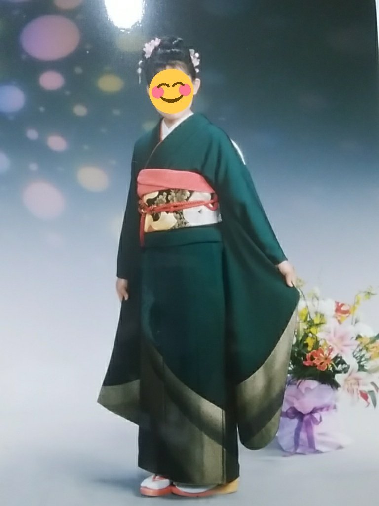 wawonaya_ougi's tweet photo. 私の振袖。たいへん気に入って買ってもらったものの、成人式の翌年には結婚していたため、勿体ないからとその後親戚の結婚式でも着ました。お嬢も着てくれたから御の字🙏✨ https://t.co/pwZAD8JoN5