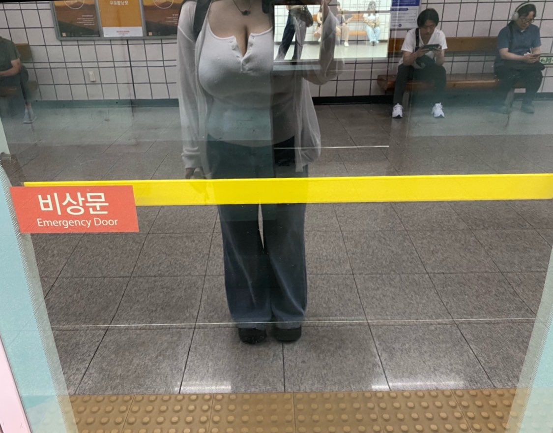 sevenuvn's tweet photo. 트친하실분 https://t.co/9IV4NS1x6i