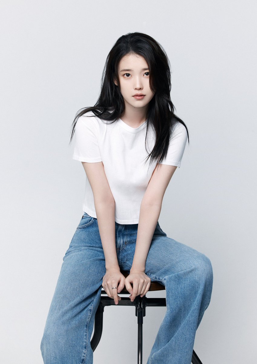 ROSEANNESCRAVE's tweet photo. ROSÉ's “toxic till the end” (691 days) becomes the 7th longest-charting song by a Korean female soloist in the top 100 on MelOn Daily Chart, surpassing IU's “Hold my hand” (690 days) https://t.co/GtpgACIjfR