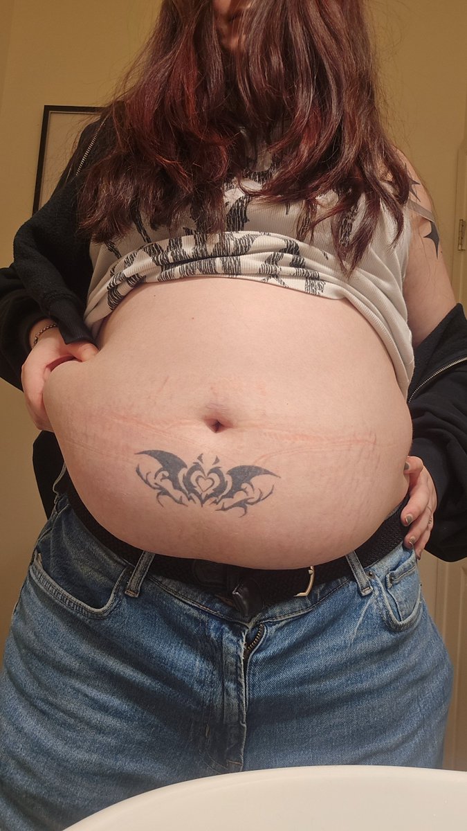 Umbratummy's tweet photo. Just fat n lazy in my tank top #wg #fat https://t.co/TEi2nfg5og