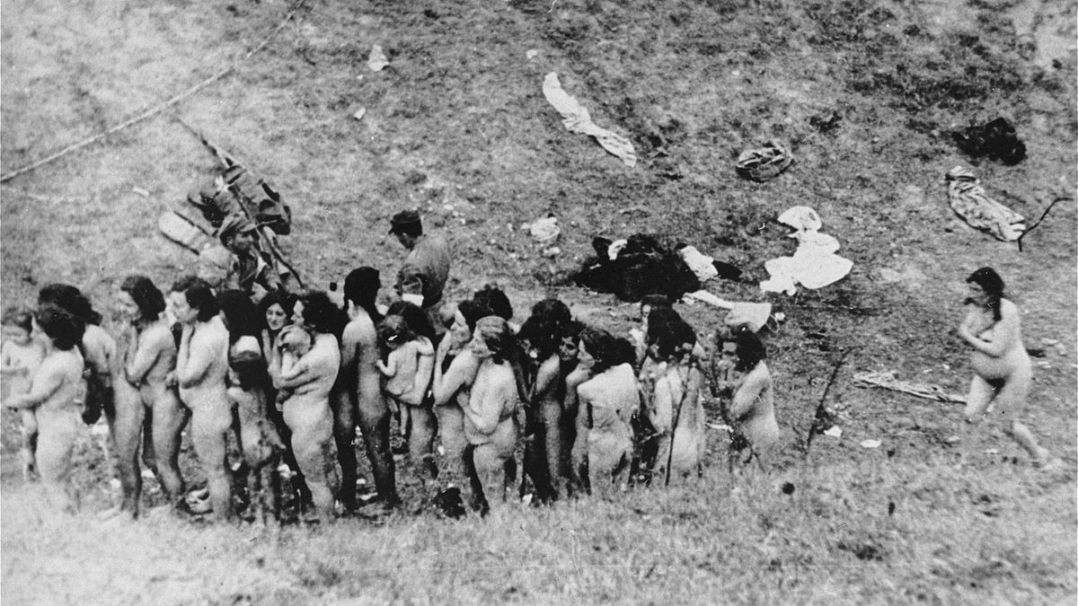 WW2Today's tweet photo. Germans learn of Eastern Front atrocities dlvr.​it/TW58Sh https://t.co/pOCp9T99YA