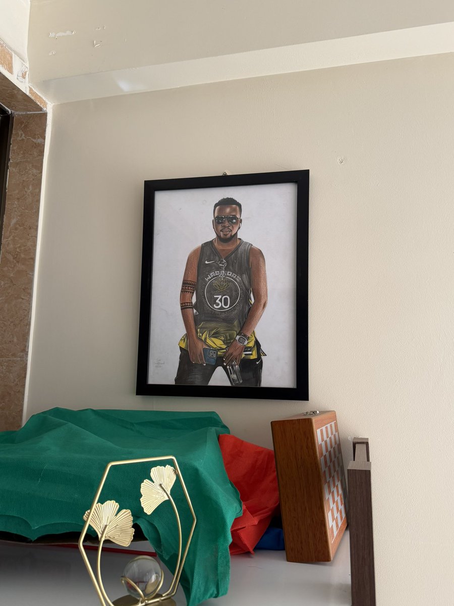 mbiti_mwondi's tweet photo. This piece in my house was drawn by @pencilartsam 
He’s also one of the few tweeps that I have hanged out with at a personal level.
 What happened to my nigga? 💐 https://t.co/bsDgYLMqa0